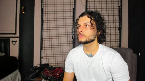 Snapshot of twisted_fantasy_ chatting on 01-21-25, 12:18 Clio Tadeo online show from 01-21-25, 12:18