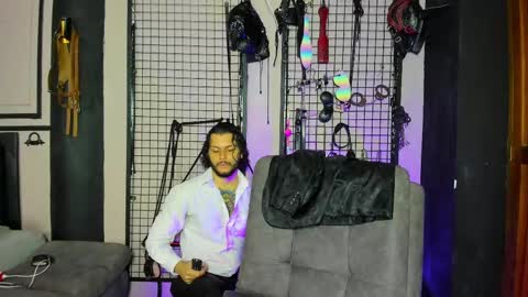 Snapshot of twisted_fantasy_ chatting on 02-13-25, 12:32 Clio Tadeo online show from 02-13-25, 12:32