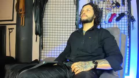 Snapshot of twisted_fantasy_ chatting on 02-23-25, 06:01 Clio Tadeo online show from 02-23-25, 06:01