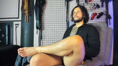 Snapshot of twisted_fantasy_ chatting on 02-23-25, 09:05 Clio Tadeo online show from 02-23-25, 09:05