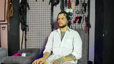 Snapshot of twisted_fantasy_ chatting on 03-09-25, 08:42 Clio Tadeo online show from 03-09-25, 08:42