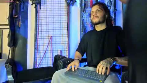 Snapshot of twisted_fantasy_ chatting on 10-19-25, 05:08 Clio Tadeo online show from 10-19-25, 05:08