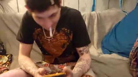 Snapshot of twistedblizzy chatting on 12-17-24, 06:53 TwistedBlizzy online show from 12-17-24, 06:53