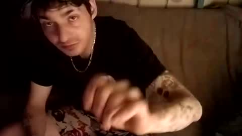 Snapshot of twistedblizzy chatting on 12-19-24, 04:57 TwistedBlizzy online show from 12-19-24, 04:57