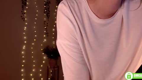 Snapshot of twix_girl chatting on 09-24-25, 06:55 Stranger online show from 09-24-25, 06:55