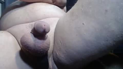 Snapshot of twizzler522 chatting on 12-17-25, 01:22 twizzler522 online show from 12-17-25, 01:22