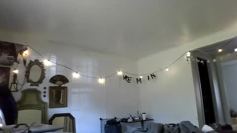 Snapshot of twizzytoxic22 chatting on 11-05-25, 07:36 twizzytoxic22 online show from 11-05-25, 07:36