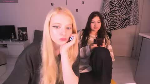 Snapshot of two_bitches666_77 chatting on 07-06-26, 04:31 Jessy Olivia online show from 07-06-26, 04:31