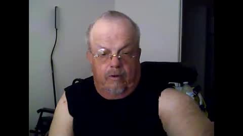 Snapshot of two_wheels_two_balls chatting on 05-12-26, 07:44 two_wheels_two_balls online show from 05-12-26, 07:44