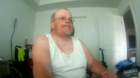 Snapshot of two_wheels_two_balls chatting on 05-13-26, 02:25 two_wheels_two_balls online show from 05-13-26, 02:25