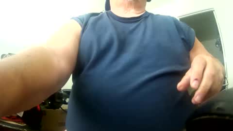 Snapshot of two_wheels_two_balls chatting on 05-28-26, 07:00 two_wheels_two_balls online show from 05-28-26, 07:00