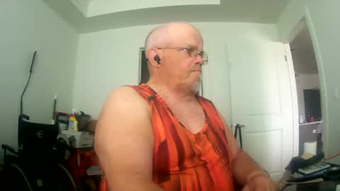 Snapshot of two_wheels_two_balls chatting on 05-29-26, 06:28 two_wheels_two_balls online show from 05-29-26, 06:28