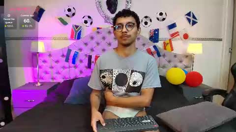 Snapshot of twunkmiguel chatting on 06-25-26, 12:20 TwunkMiguel online show from 06-25-26, 12:20