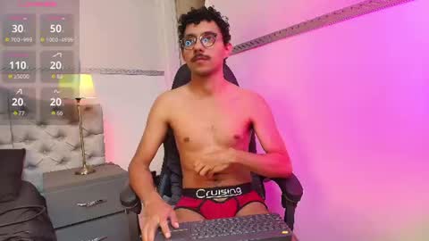 Snapshot of twunkmiguel chatting on 07-25-26, 02:42 TwunkMiguel online show from 07-25-26, 02:42