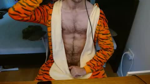 twunkyfitstud online show from 10-31-25, 09:16