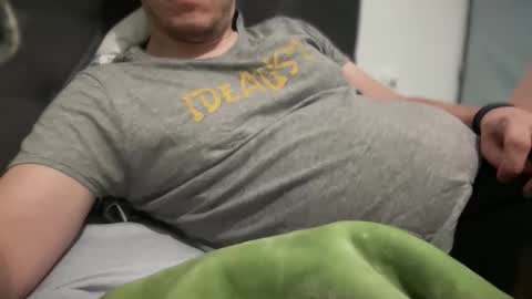 Snapshot of tyber87 chatting on 10-17-25, 08:00 Padrynhyo online show from 10-17-25, 08:00