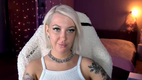 Miley online show from 02-15-25, 03:06