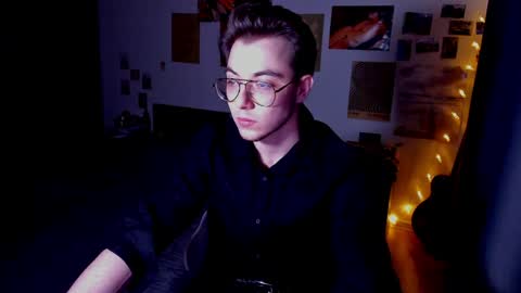 Snapshot of tyler_bergg chatting on 05-10-26, 01:00 tyler berg online show from 05-10-26, 01:00