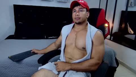 tyler_hank1 online show from 03-03-25, 12:04