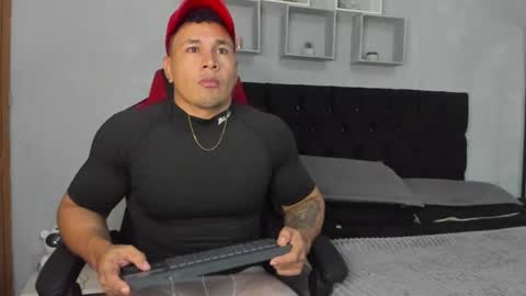 tyler_hank1 online show from 07-29-26, 02:21