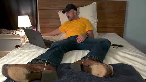 Snapshot of tylerlogan813 chatting on 09-13-25, 05:18 TylerLogan813 online show from 09-13-25, 05:18