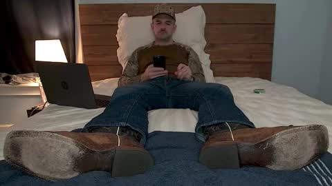 Snapshot of tylerlogan813 chatting on 11-08-25, 10:30 TylerLogan813 online show from 11-08-25, 10:30