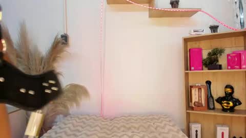 tylla__ online show from 04-26-26, 04:10