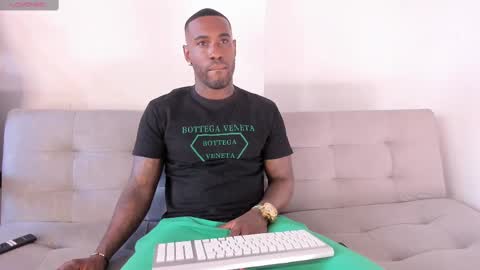 Snapshot of tyron_rulers chatting on 02-16-25, 09:05 Dvid Rullers online show from 02-16-25, 09:05