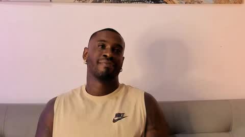 Snapshot of tyron_rulers chatting on 10-08-25, 01:03 Dvid Rullers online show from 10-08-25, 01:03