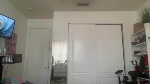 tyy0ung online show from 05-21-26, 04:03