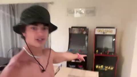 tyy0ung online show from 08-08-26, 05:42