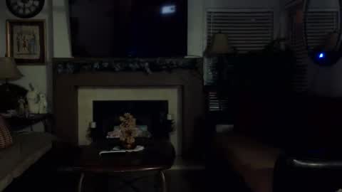 Snapshot of uandme_baby chatting on 05-19-26, 04:19 Azelia B online show from 05-19-26, 04:19