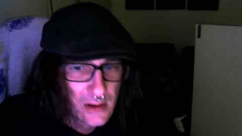 Snapshot of ucloudd chatting on 12-15-25, 08:51 ucloudd online show from 12-15-25, 08:51