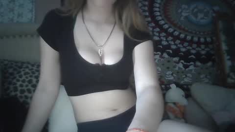 Snapshot of uhhhmeg chatting on 02-21-25, 12:16 uhhhmeg online show from 02-21-25, 12:16