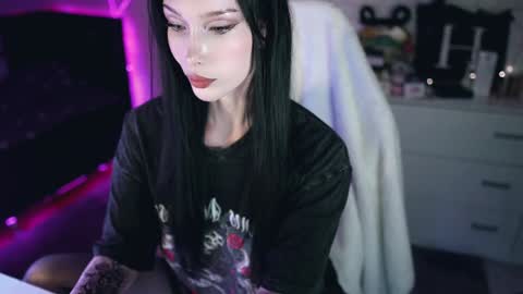 Izzy    online show from 12-09-24, 07:39