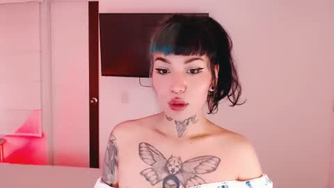 Snapshot of ulala_martina chatting on 06-19-26, 02:27 Martina online show from 06-19-26, 02:27