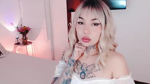 Snapshot of ulala_martina chatting on 07-09-26, 01:09 Martina online show from 07-09-26, 01:09