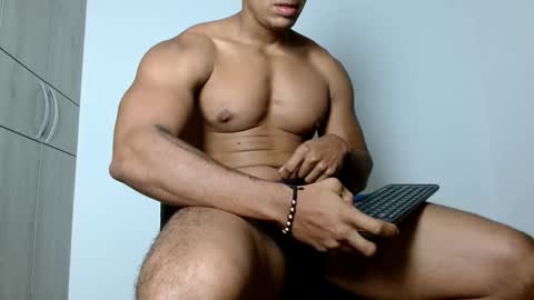 Snapshot of ulisess15 chatting on 05-14-26, 10:33 Felipe model independent online show from 05-14-26, 10:33