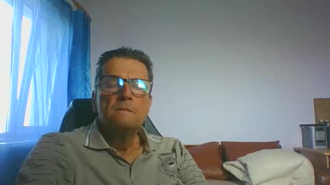 Snapshot of ulmeni4 chatting on 10-19-25, 08:59 ulmeni4 online show from 10-19-25, 08:59