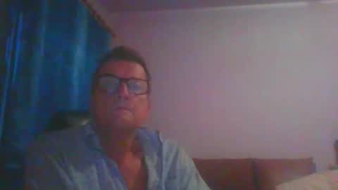 Snapshot of ulmeni4 chatting on 10-20-25, 04:24 ulmeni4 online show from 10-20-25, 04:24