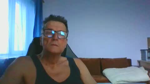 ulmeni4 online show from 11-25-25, 06:13