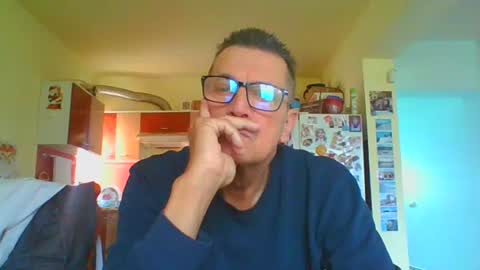 Snapshot of ulmeni7 chatting on 05-19-26, 04:52 ulmeni7 online show from 05-19-26, 04:52