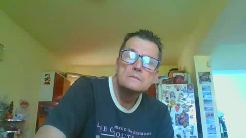 Snapshot of ulmeni7 chatting on 06-07-26, 08:18 ulmeni7 online show from 06-07-26, 08:18