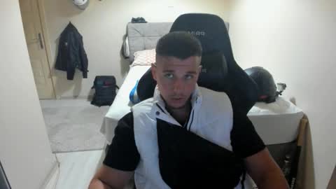 Snapshot of ulxer chatting on 09-25-25, 06:22 hi im mike tyson -  online show from 09-25-25, 06:22