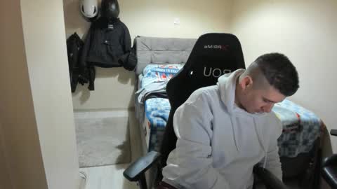 Snapshot of ulxer chatting on 02-07-26, 08:12 hi im mike tyson - online show from 02-07-26, 08:12