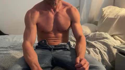 Um CM online show from 04-07-26, 01:00