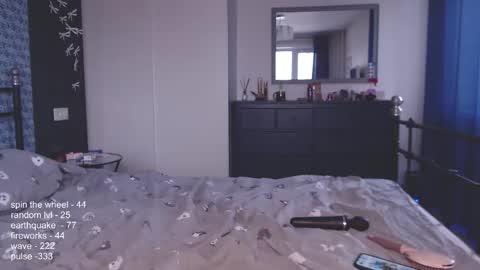 Julia online show from 03-18-26, 04:59