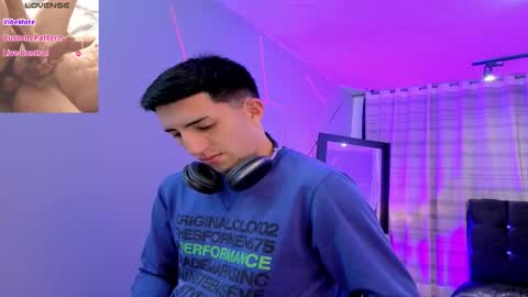 Snapshot of un_sluttyy chatting on 12-15-25, 11:25 un_sluttyy online show from 12-15-25, 11:25