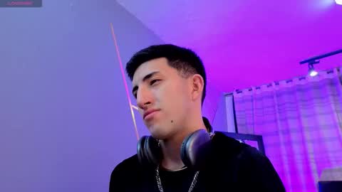 Snapshot of un_sluttyy chatting on 12-17-25, 11:38 un_sluttyy online show from 12-17-25, 11:38