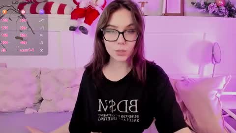 Una  online show from 12-19-24, 09:07